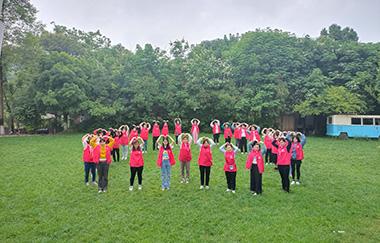 【百年品學(xué)教育】“擁抱陽(yáng)光，享受生活”春游踏青活動(dòng)